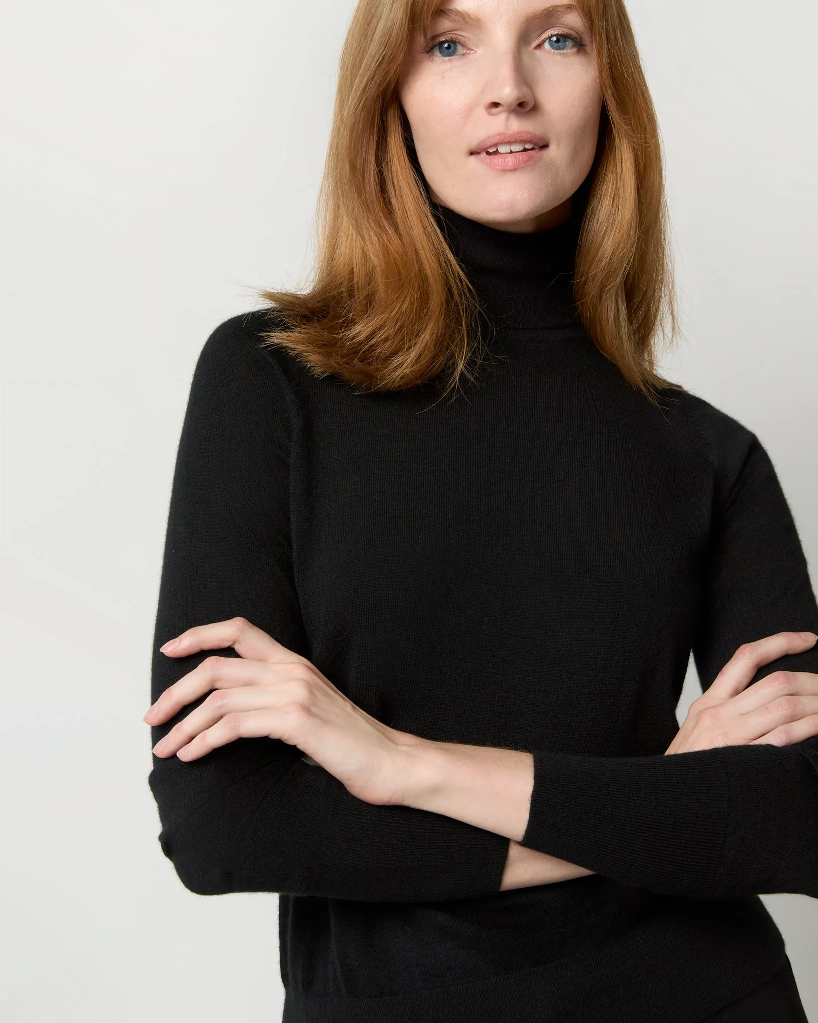 Alida Turtleneck Sweater in Black Cashmere