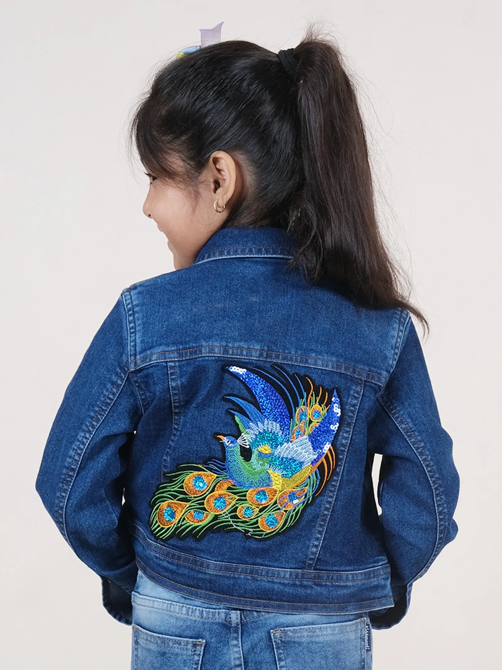 Girls Full Sleeve Patch Detailed Crop Denim Jacket