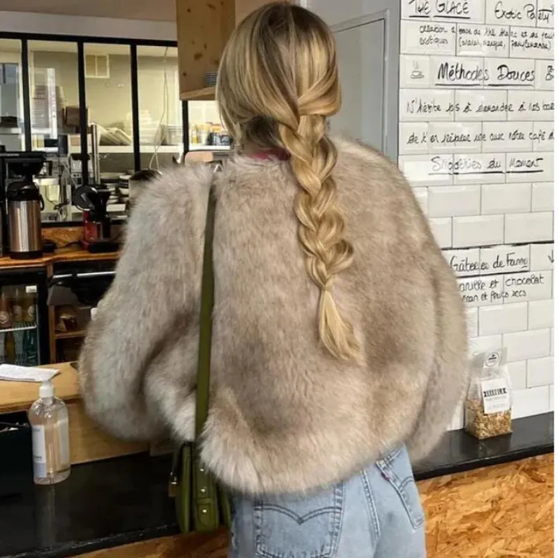 Iconic Street Fashion Week Luxury Brand Gardient Cropped Faux Fur Coat Women Winter 2024 Hot Cool Girls Fluffy Short Fur Jacket