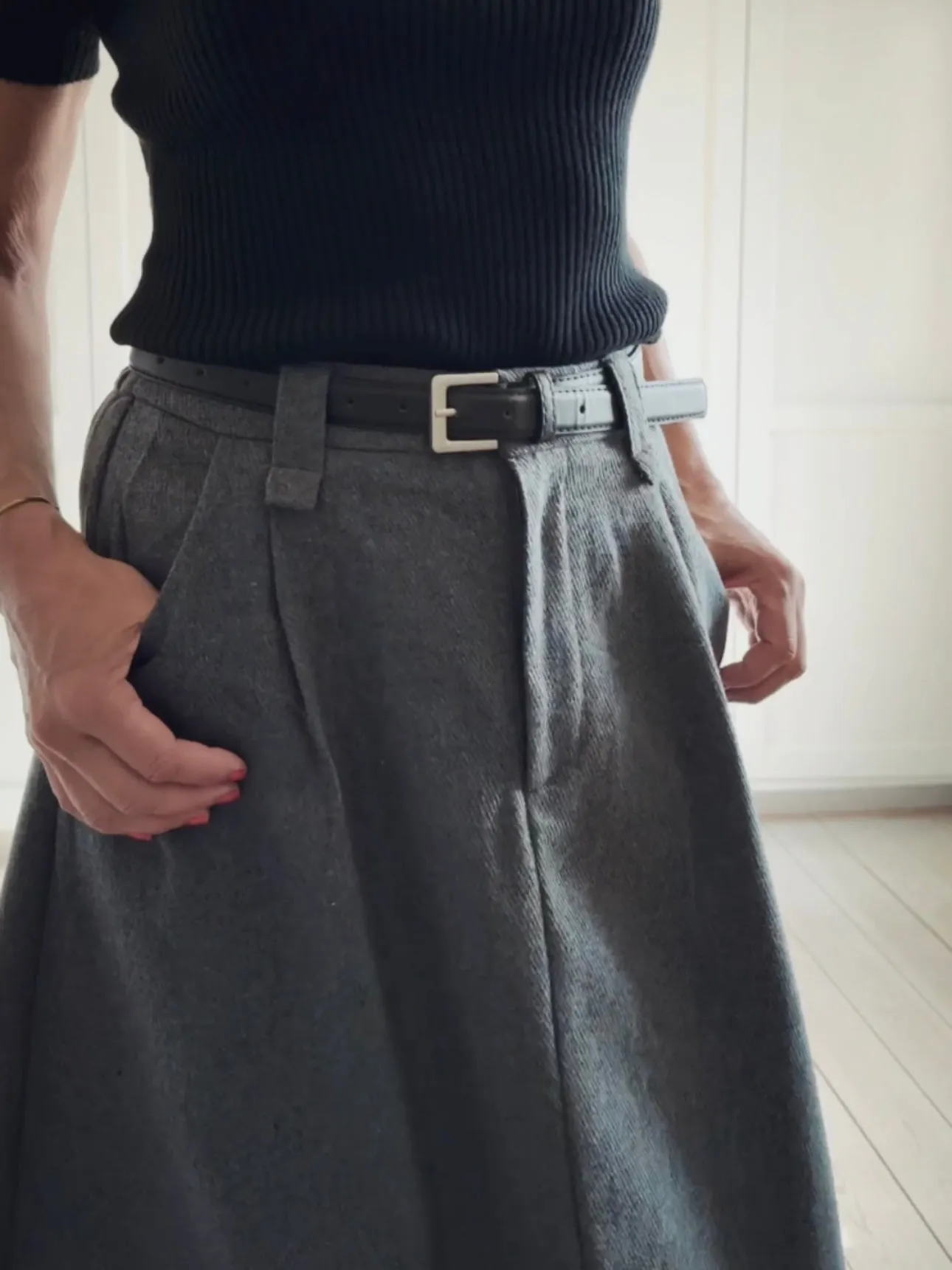 MIDI SKIRT WITH BELT - GREY