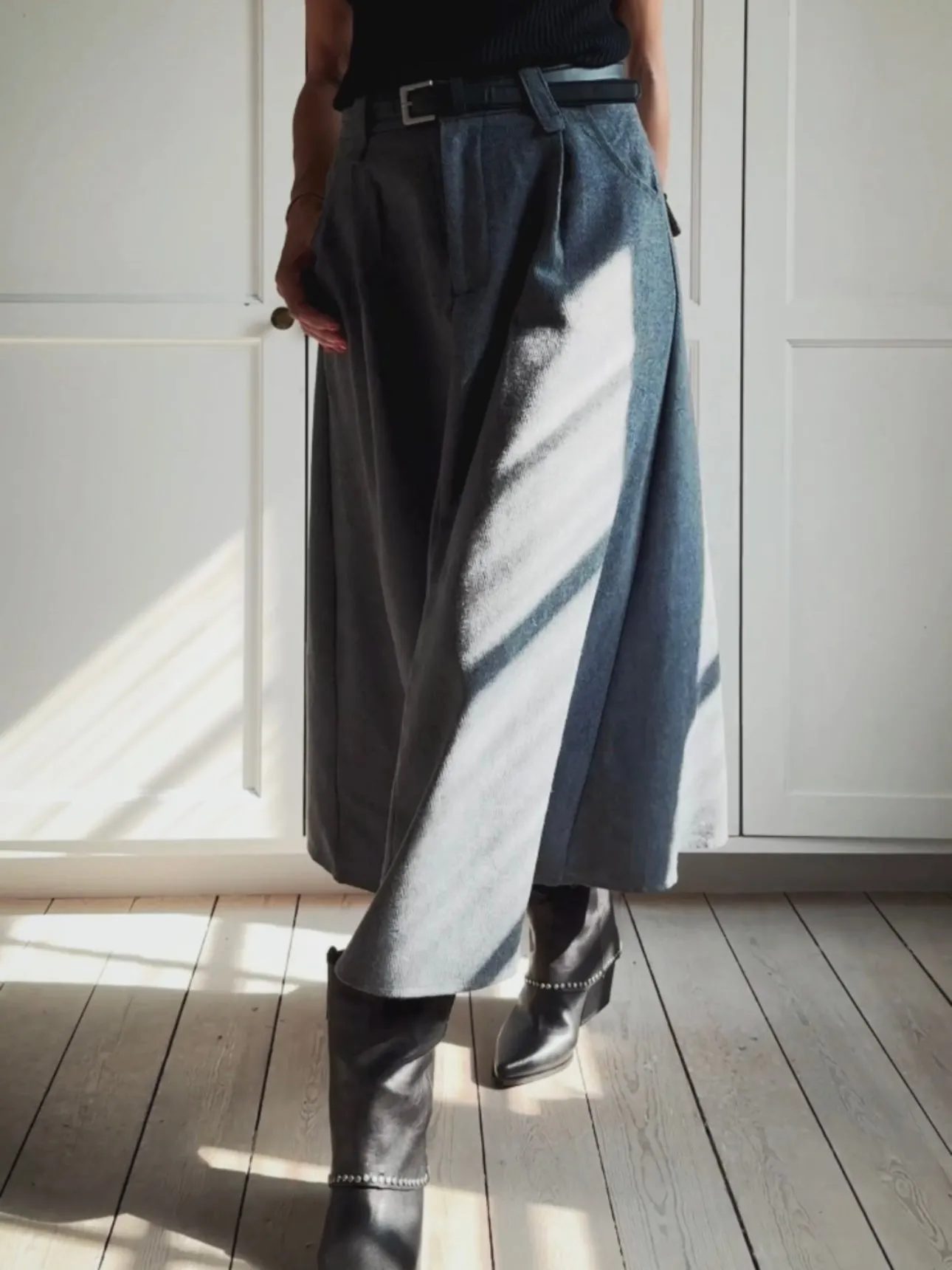 MIDI SKIRT WITH BELT - GREY