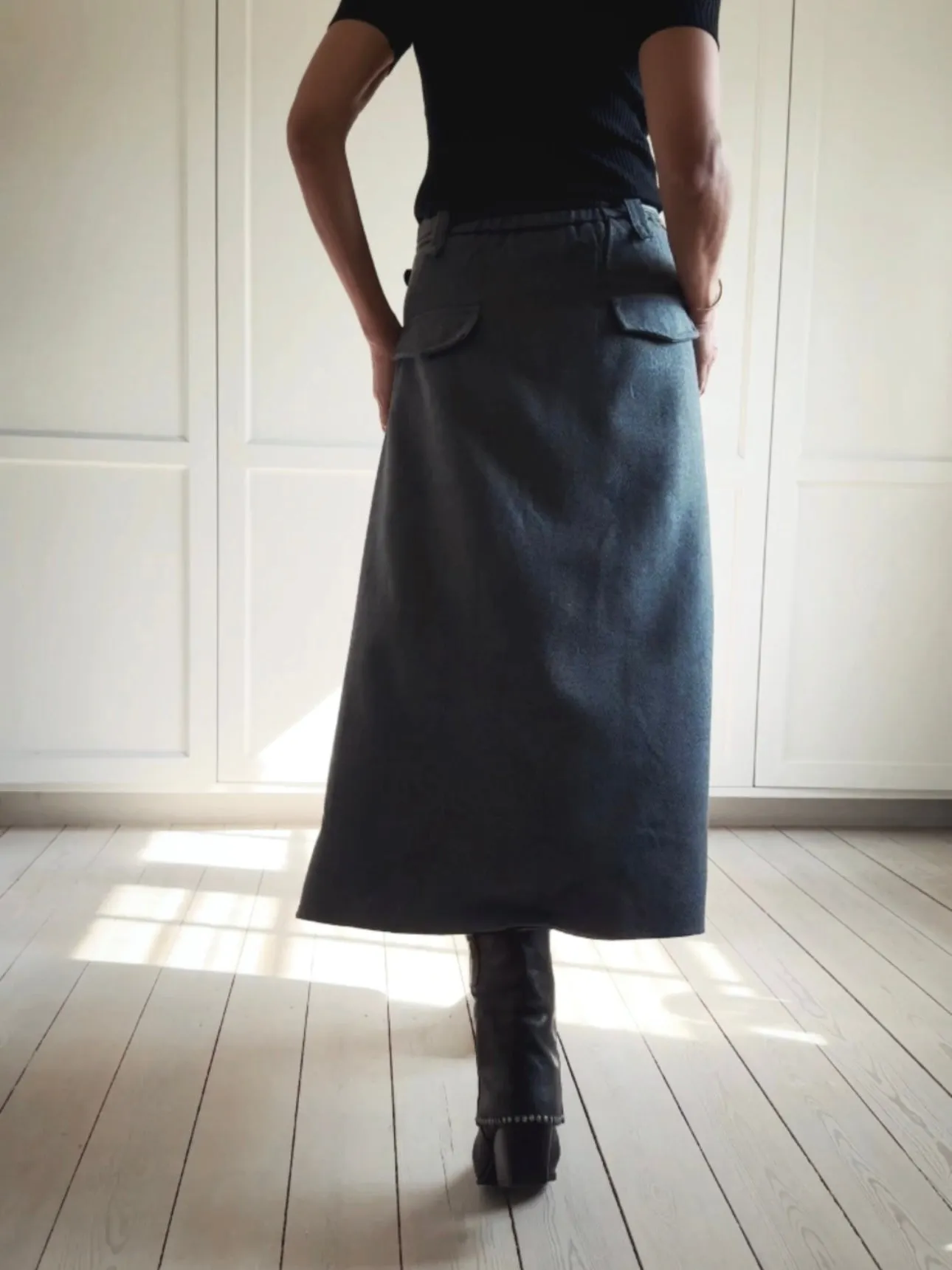 MIDI SKIRT WITH BELT - GREY