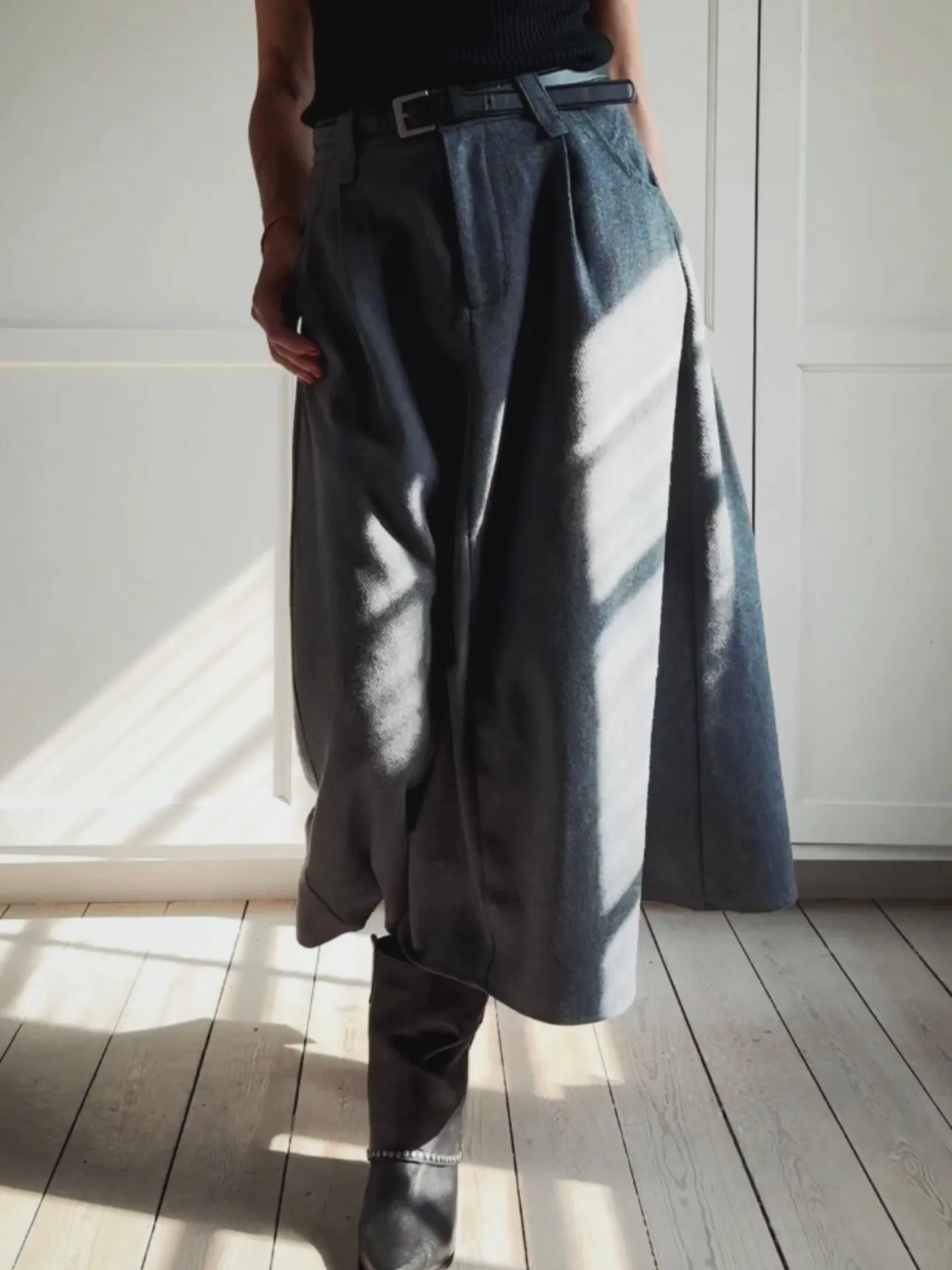 MIDI SKIRT WITH BELT - GREY