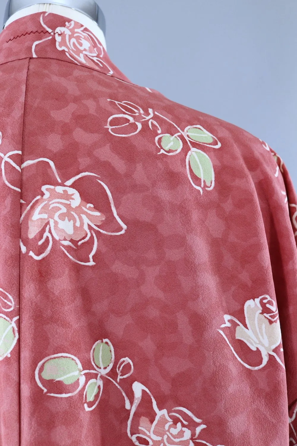 Vintage Kimono Cardigan / Dusty Pink Roses Floral Print